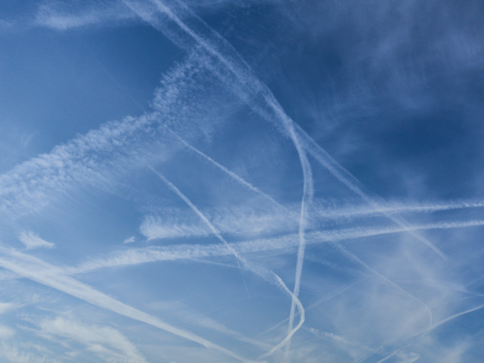 19 05-23Comme%20un%20ballet%20d%27avion